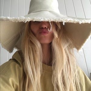 Meet your Posher, Yulia